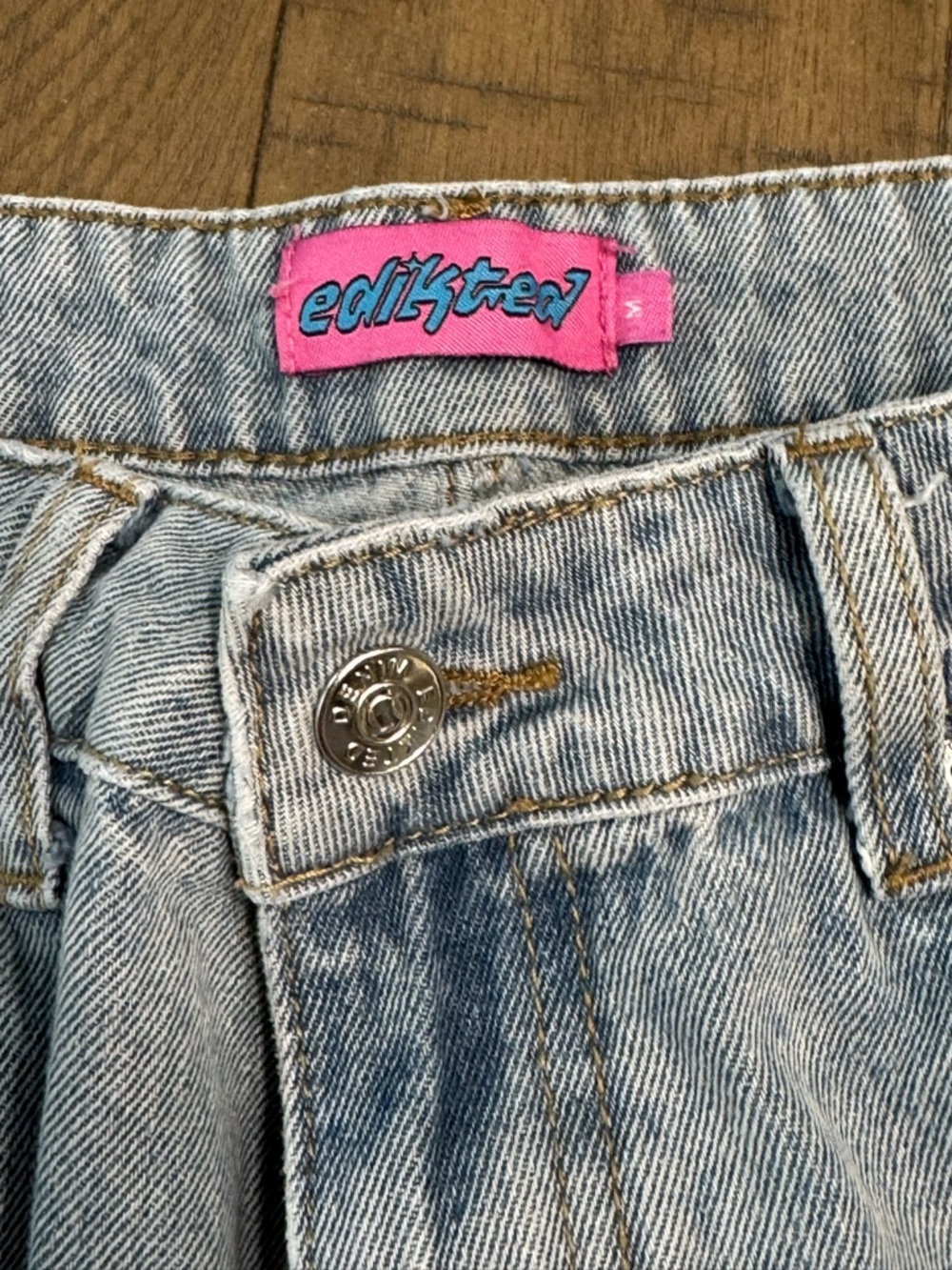 Edikted Bow Pocket Low Rise Baggy Jeans|Medium|27-28-29 - Picture 3 of 5